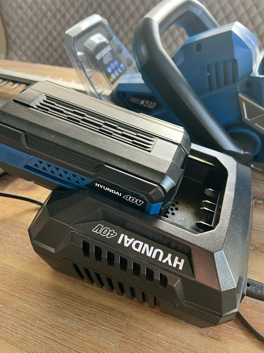 Hyundai 40v ion battery hedge trimmer - Image 2