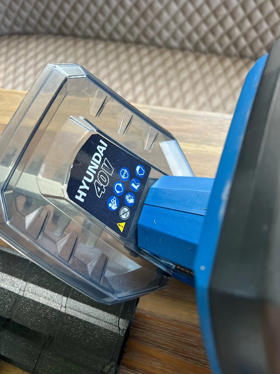 Hyundai 40v ion battery hedge trimmer - Image 3