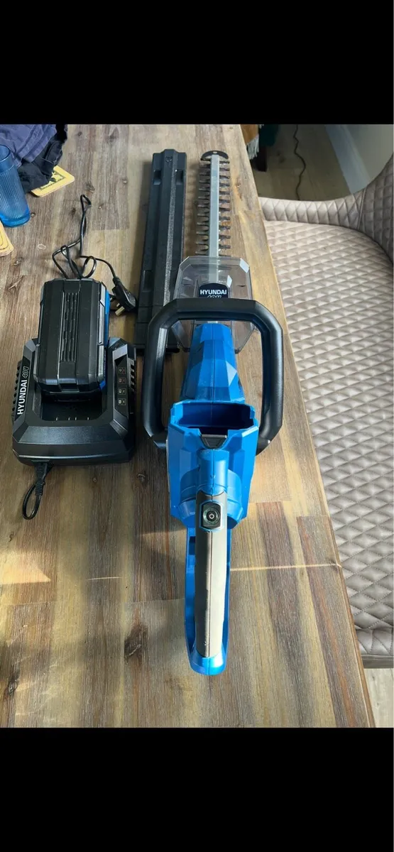Hyundai 40v ion battery hedge trimmer - Image 4