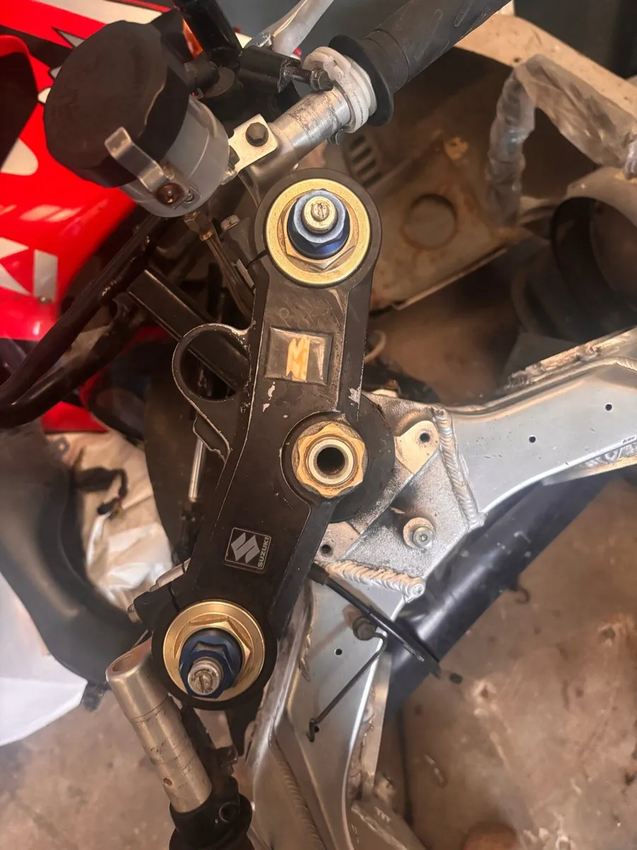 Gsxr 750 parts - Image 2