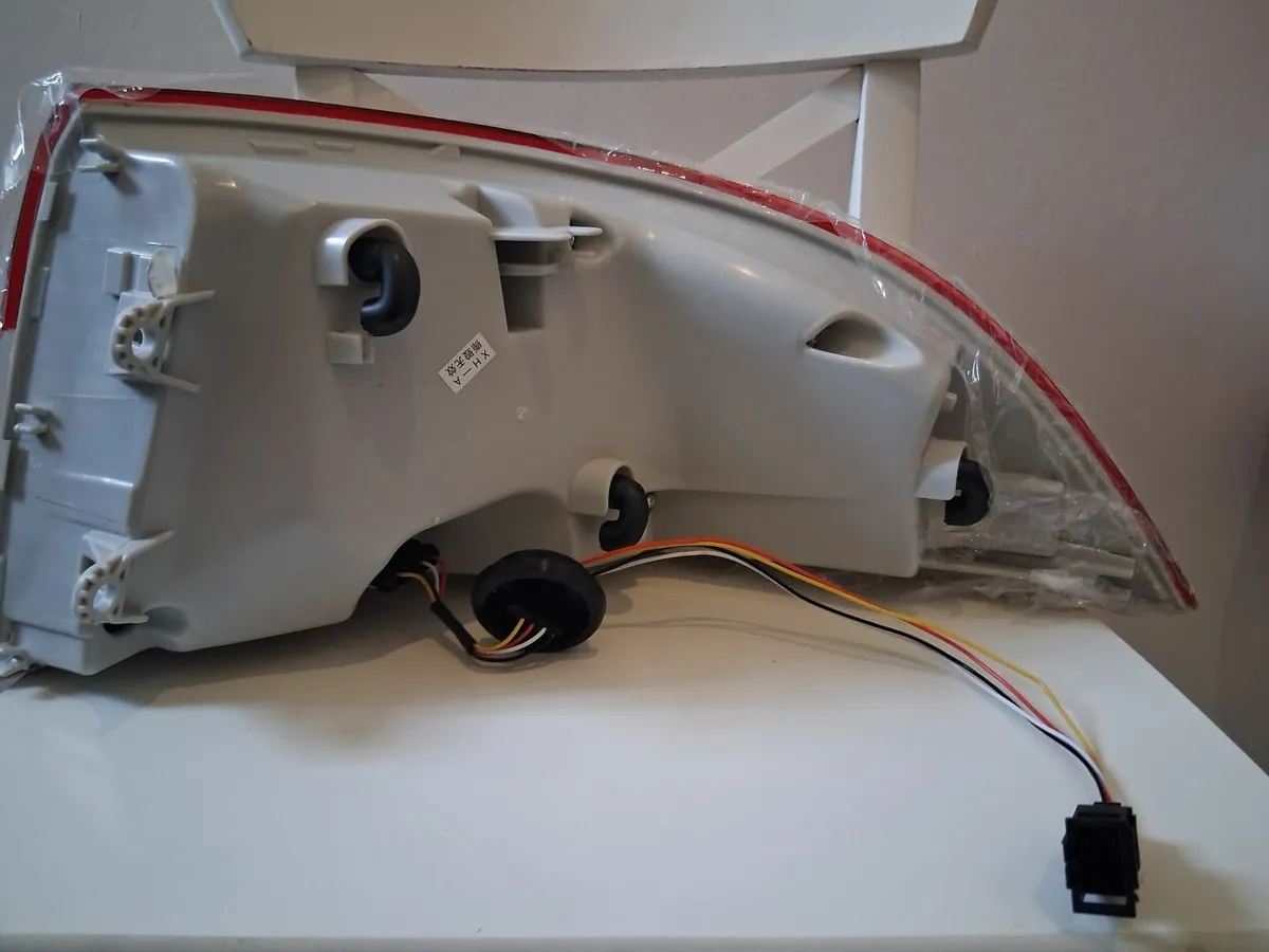 Rear led light left side skoda superb 2015 - Image 4