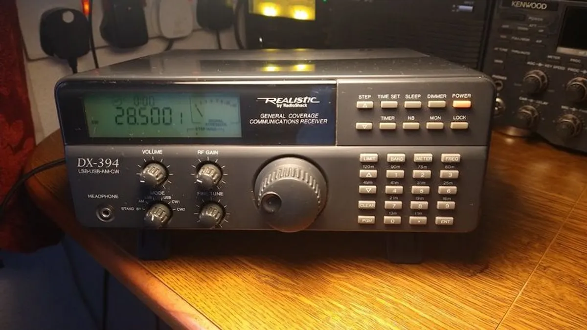 Realistic DX-394 HF Receiver - Image 1