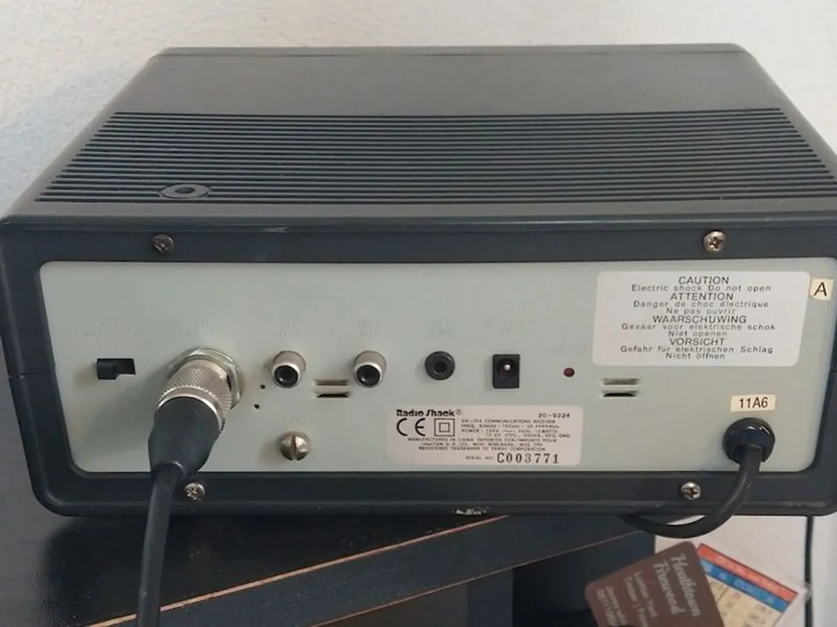 Realistic DX-394 HF Receiver - Image 4