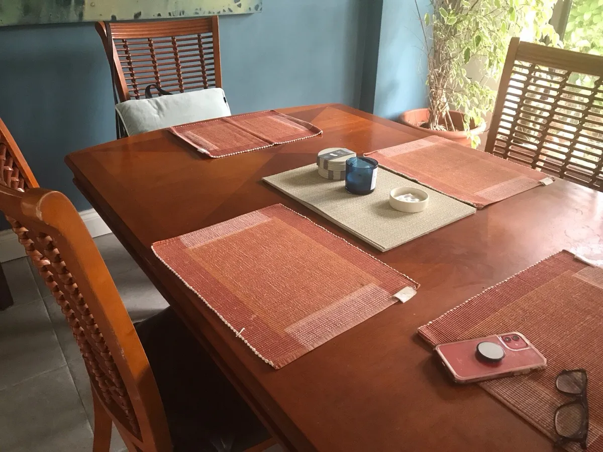 Dining table and 6 chairs - Image 2