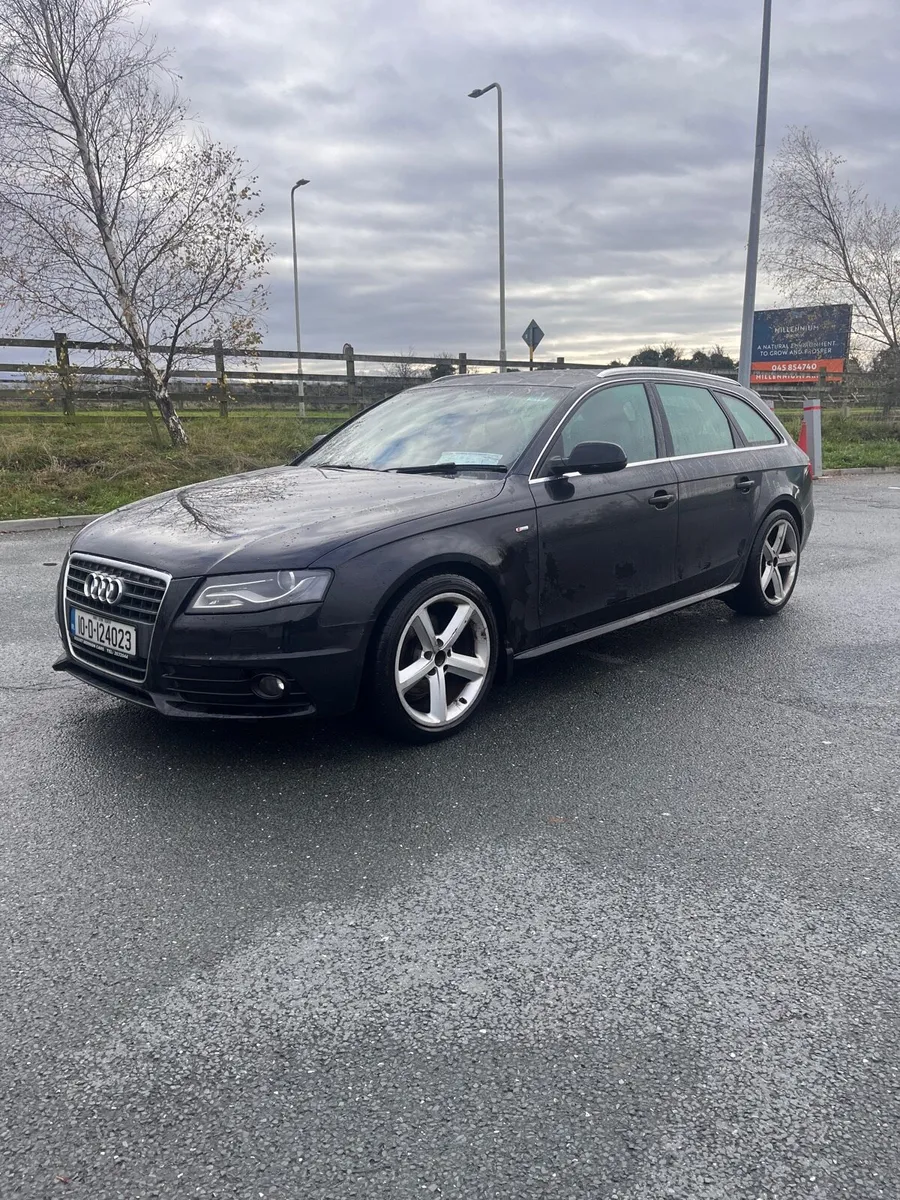 Audi A4 S-Line Avant - Image 2