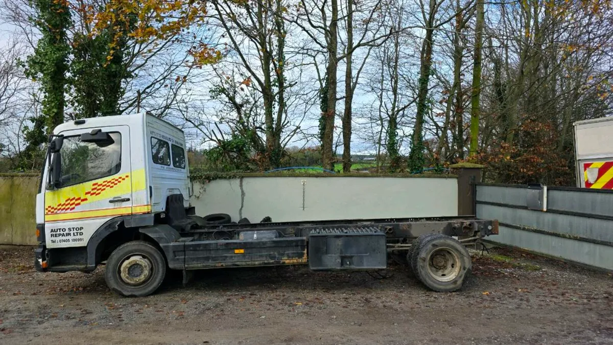 Mercedes Atego 815 Chassis Cab (Export or Parts) - Image 3