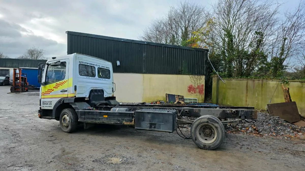 Mercedes Atego 815 Chassis Cab (Export or Parts) - Image 4