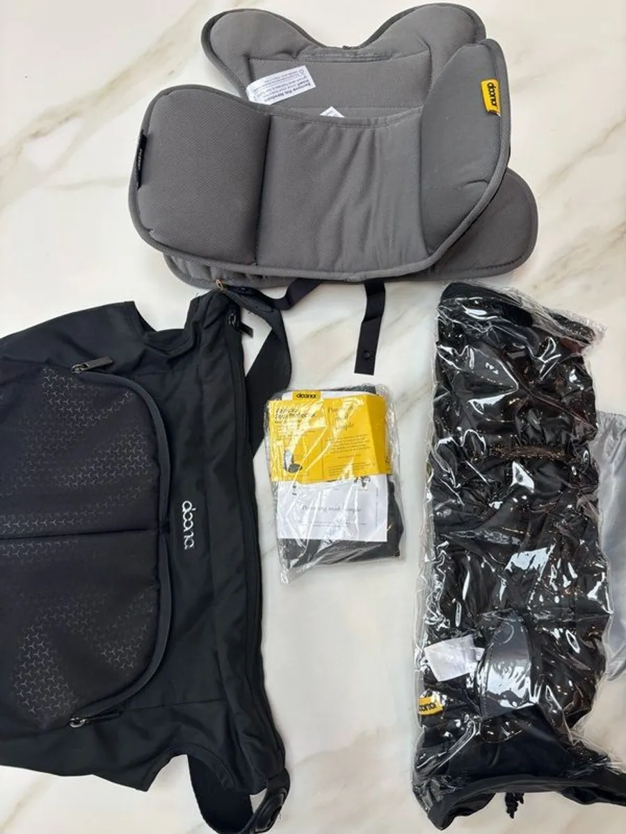 Doona buggy travel system with all accessories - Image 2