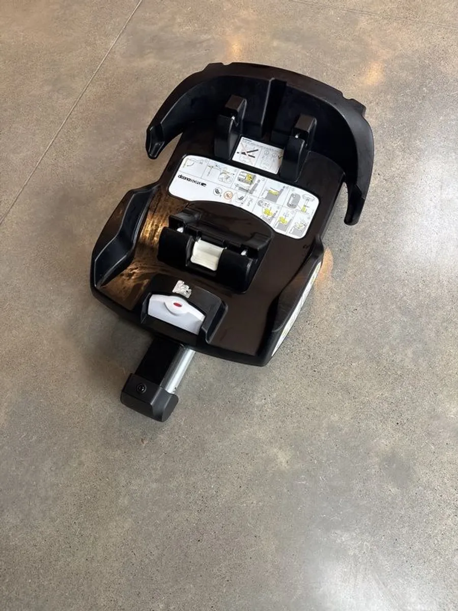 Doona buggy travel system with all accessories - Image 3