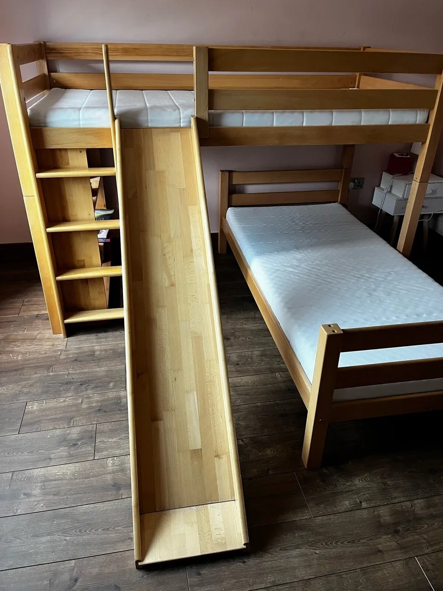 Bunk beds with slide - Image 1