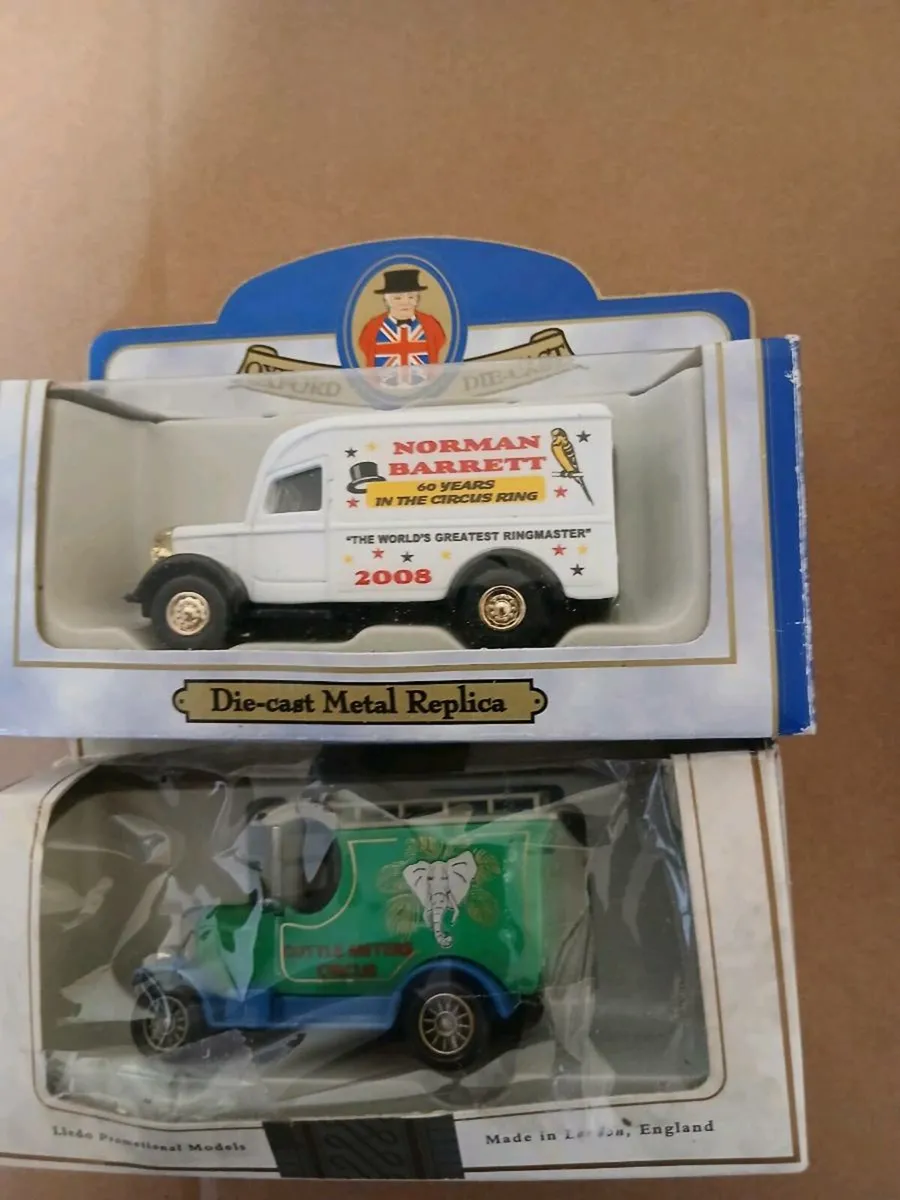 LIMITED EDITION CIRCUS  MODELS - Image 1