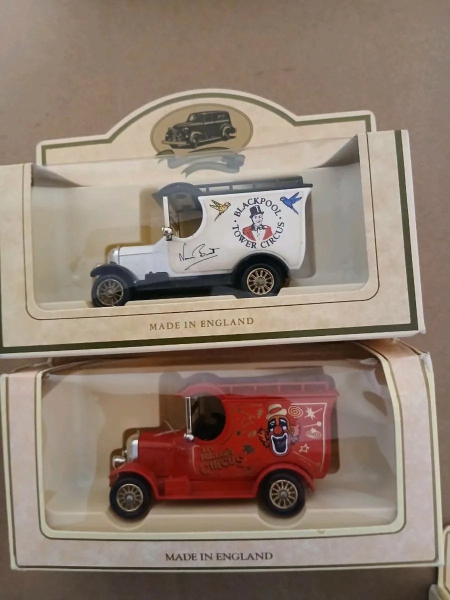 LIMITED EDITION CIRCUS  MODELS - Image 2