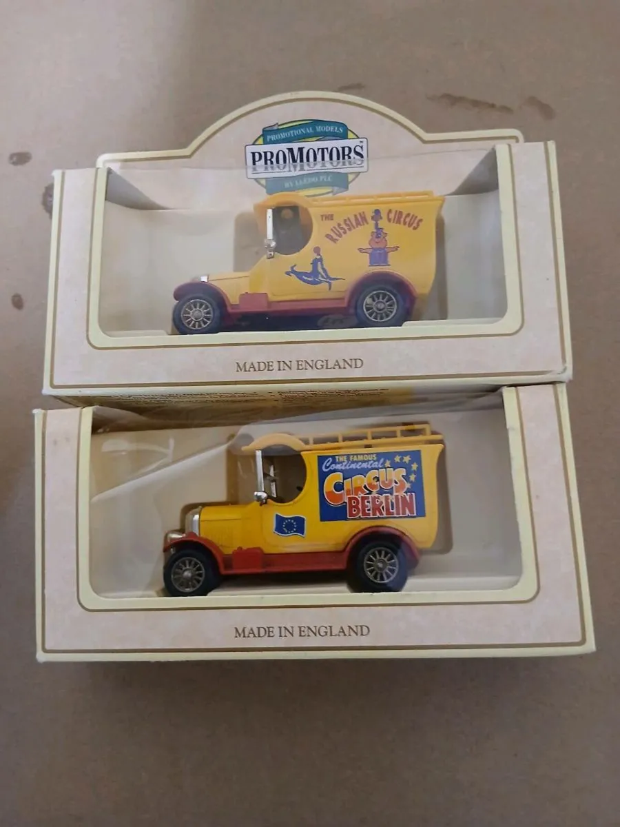 LIMITED EDITION CIRCUS  MODELS - Image 3