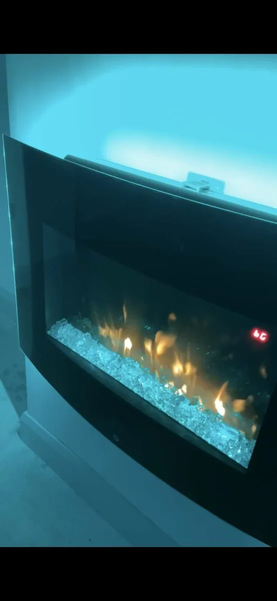 Dimplex wall mounted electric fireplace - Image 1