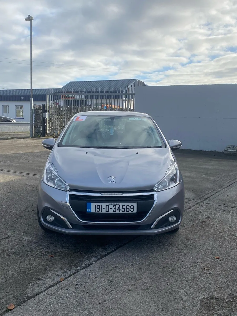 PEUGEOT 208 Active 1,2 petrol - Image 3