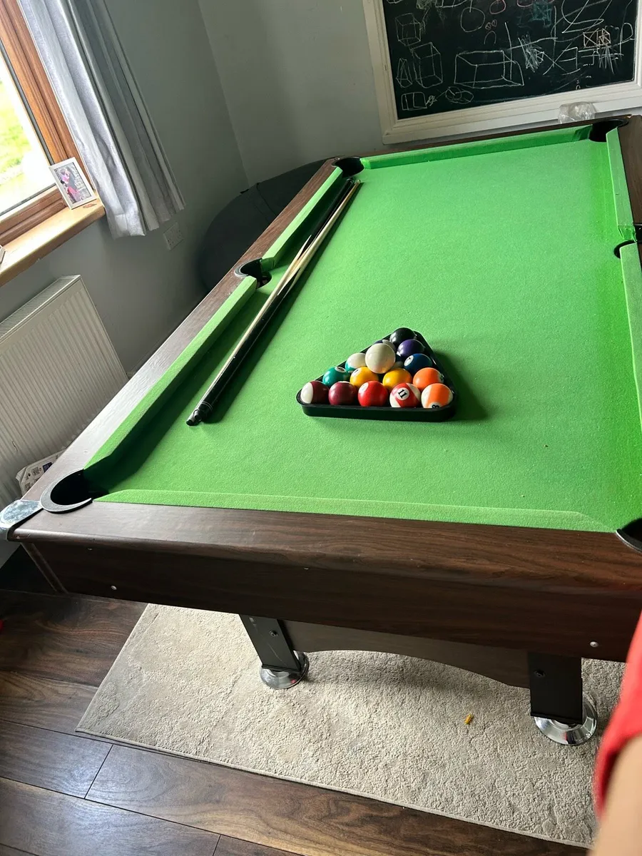 Pool table - Image 1