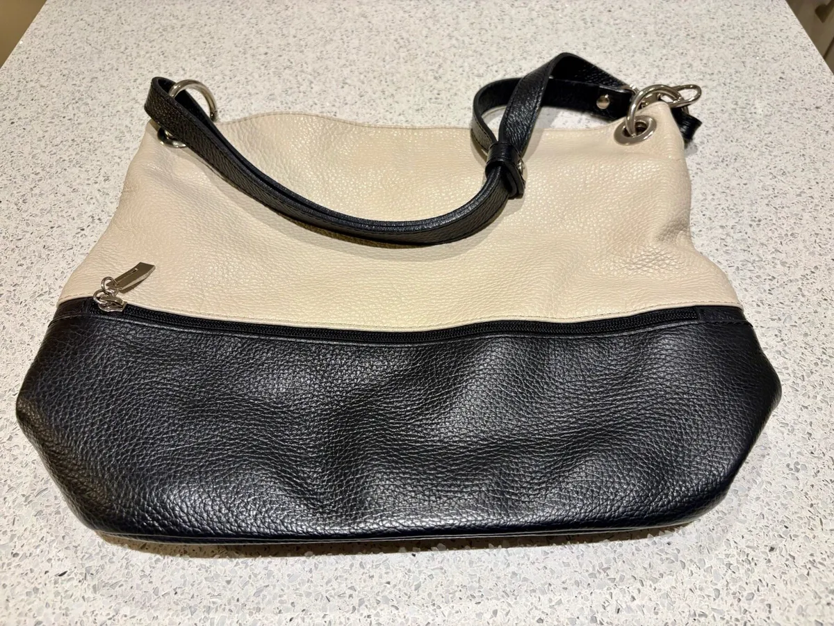 Shoulder type Handbags - VARIOUS - not fakes ! - Image 4