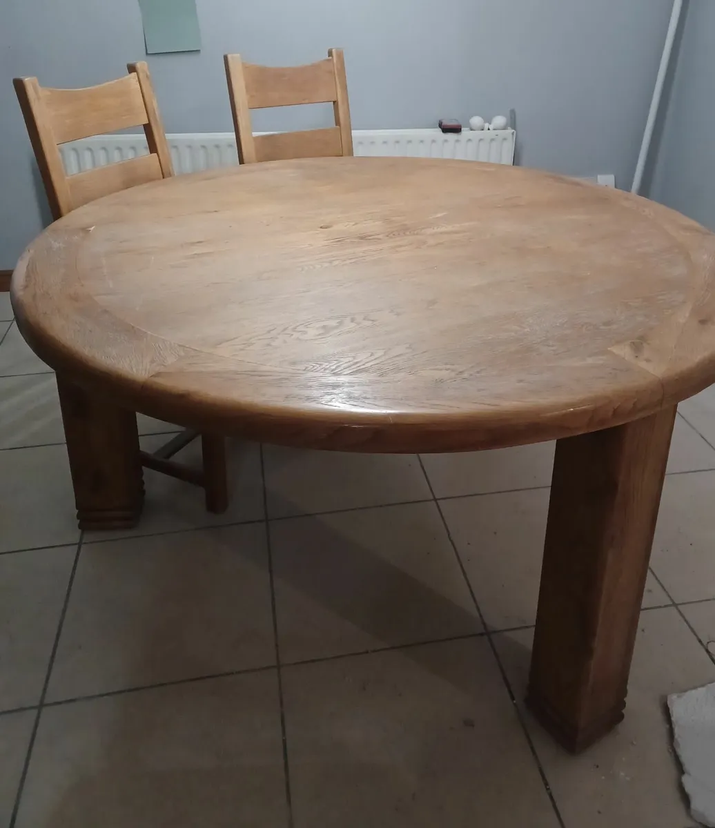 Oak round table
