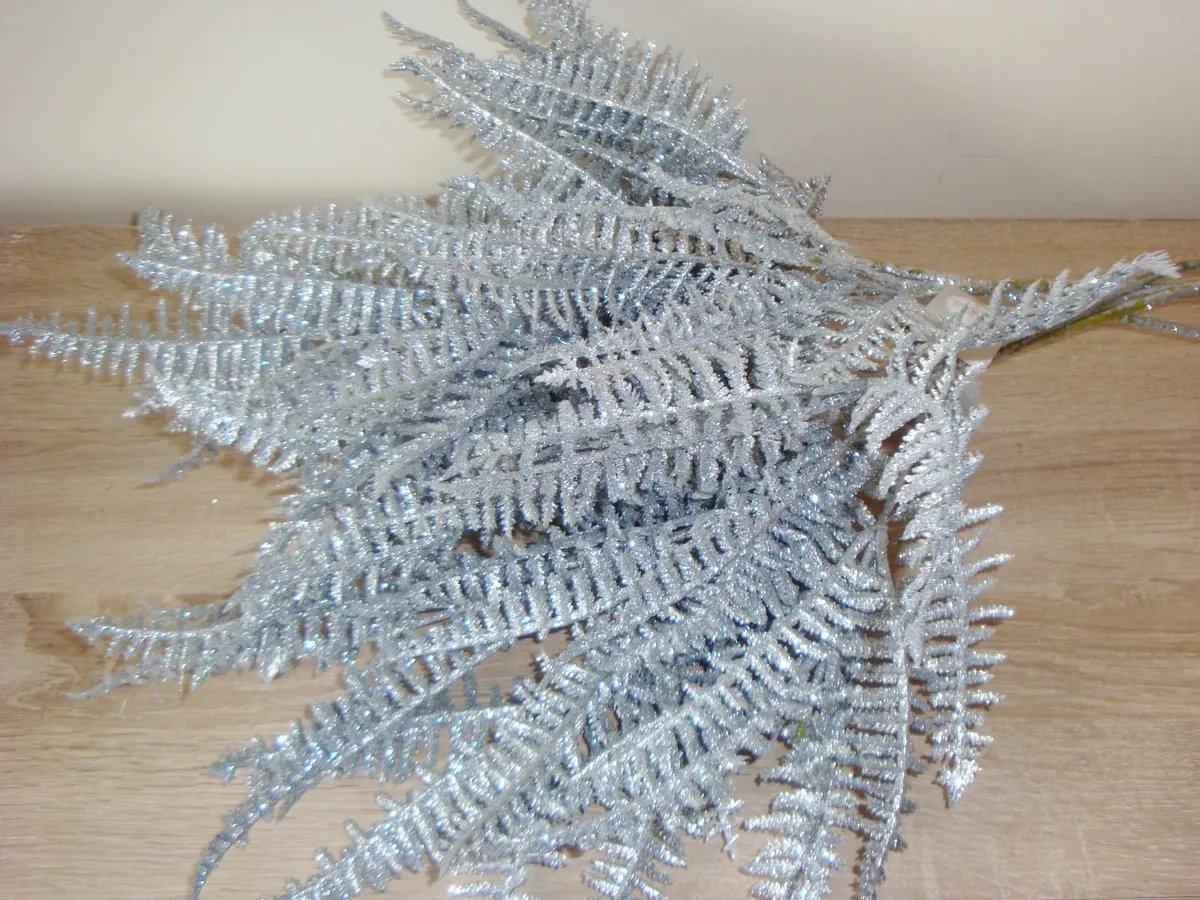 Silver fern stems picks - set of 5 - Image 1
