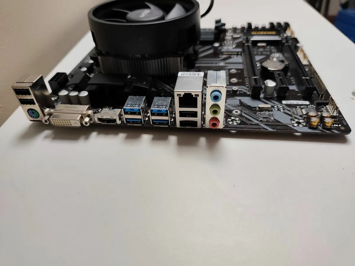 Motherboard  B450M DS3H CPU Ryzen 5 1600 24GB RAM - Image 2