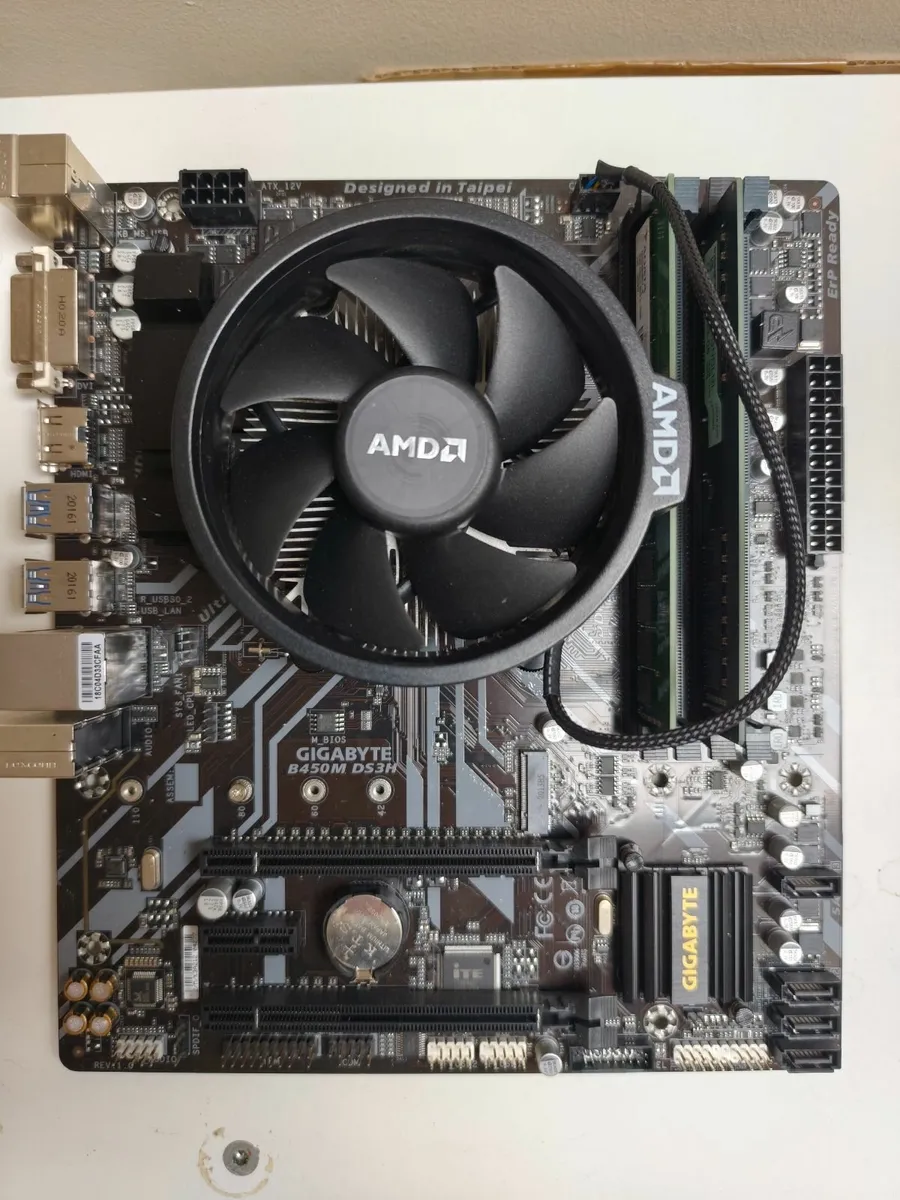 Motherboard  B450M DS3H CPU Ryzen 5 1600 24GB RAM - Image 1