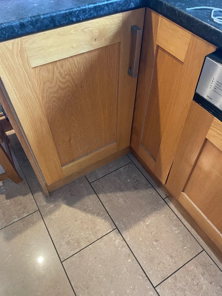 Solid oak kitchen doors and drawers - Image 3