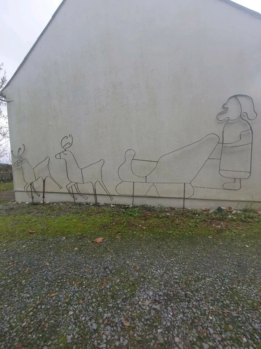 CHRISTMAS DISPLAYS - Image 1