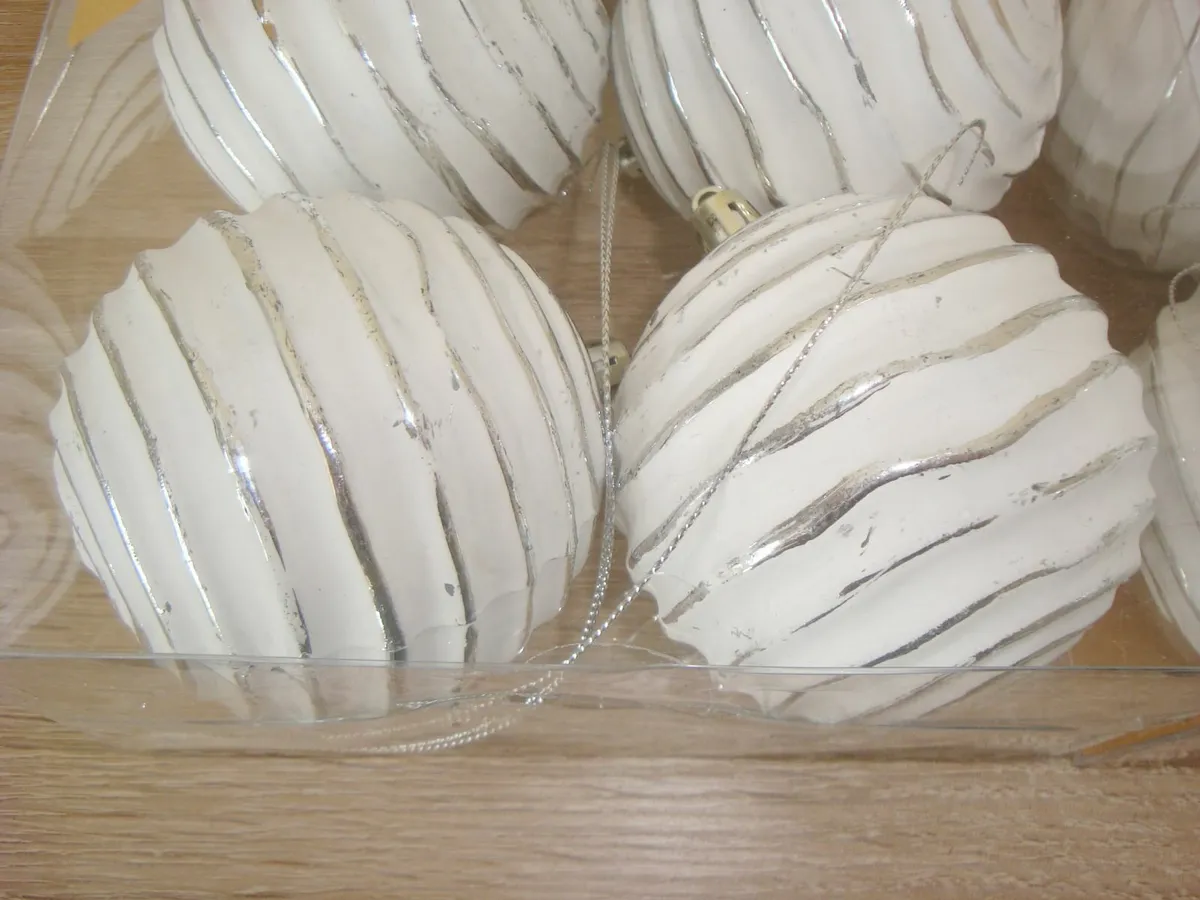 White and silver swirl round baubles 8cm- NEW - Image 2
