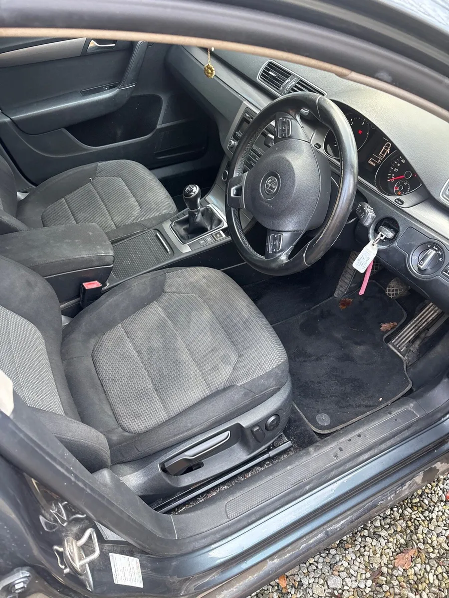 Volkswagen Passat - Image 4