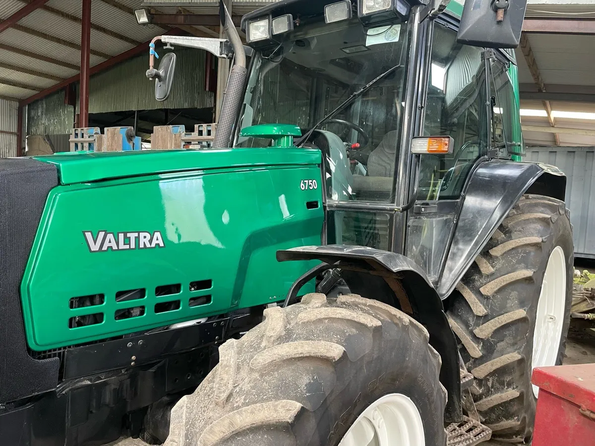 Valtra 6750 - Image 1