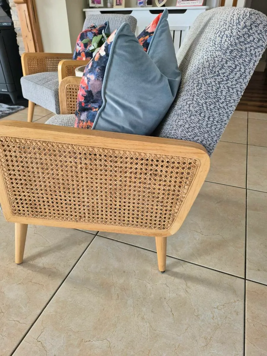 2 armchairs with matching table - Image 4