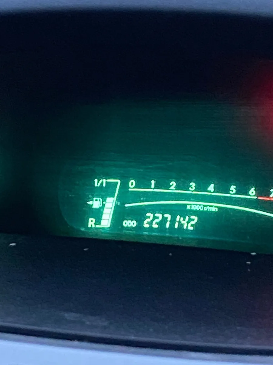 Toyota Yaris 2007 - Image 2