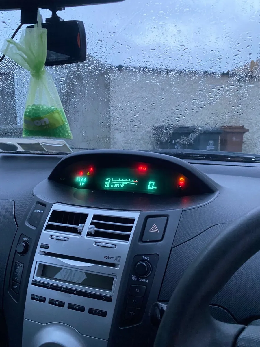 Toyota Yaris 2007 - Image 3