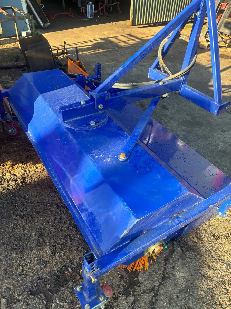 Hyd drive road brush - Image 1