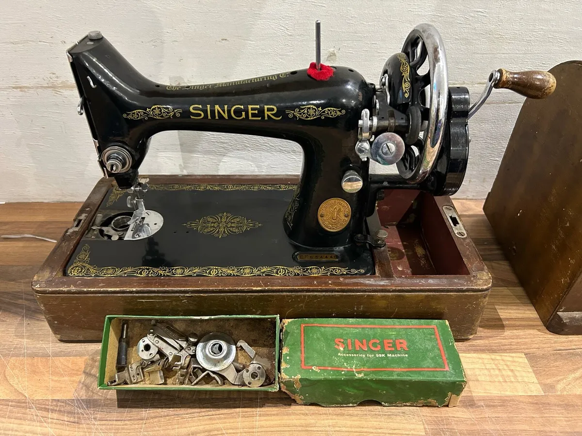 Vintage Typewriter and Singer Sewing Machine - Image 1