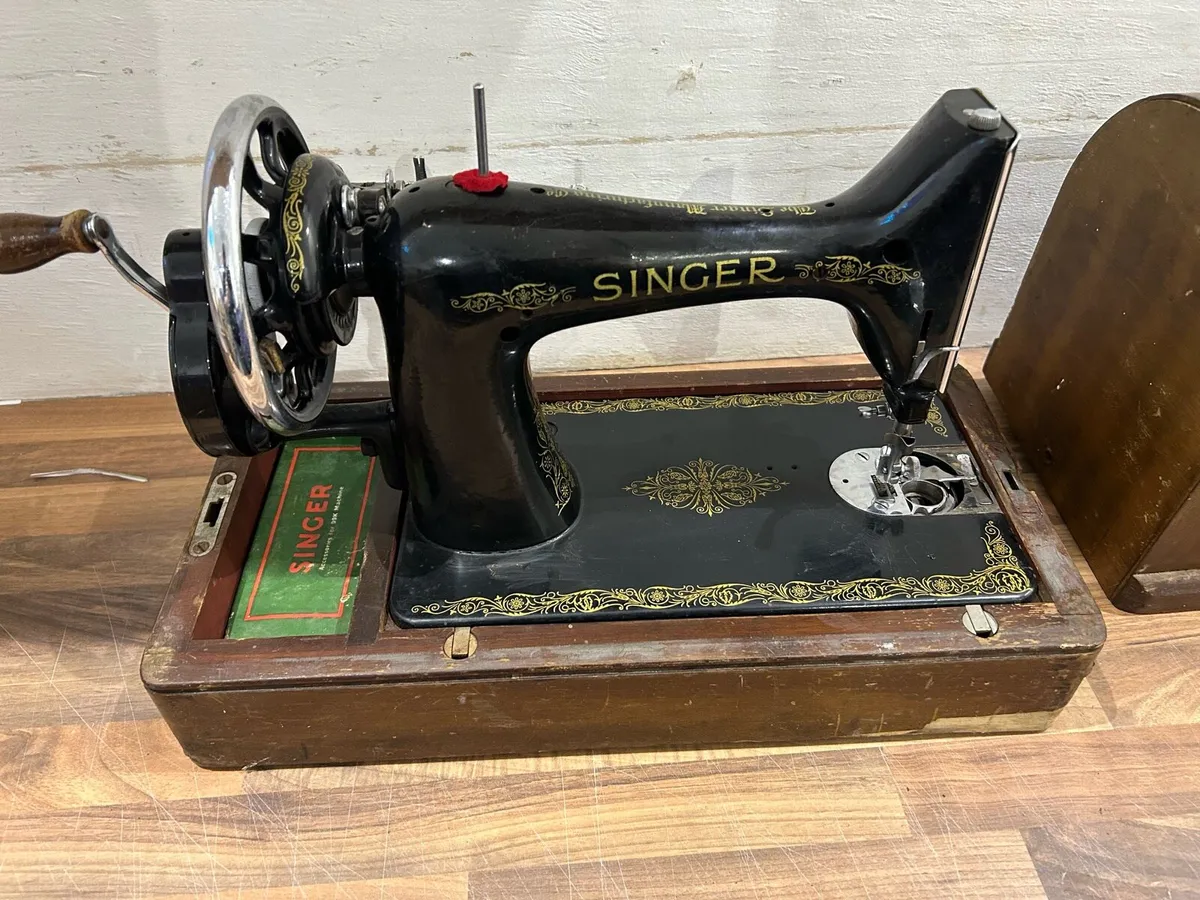 Vintage Typewriter and Singer Sewing Machine - Image 4