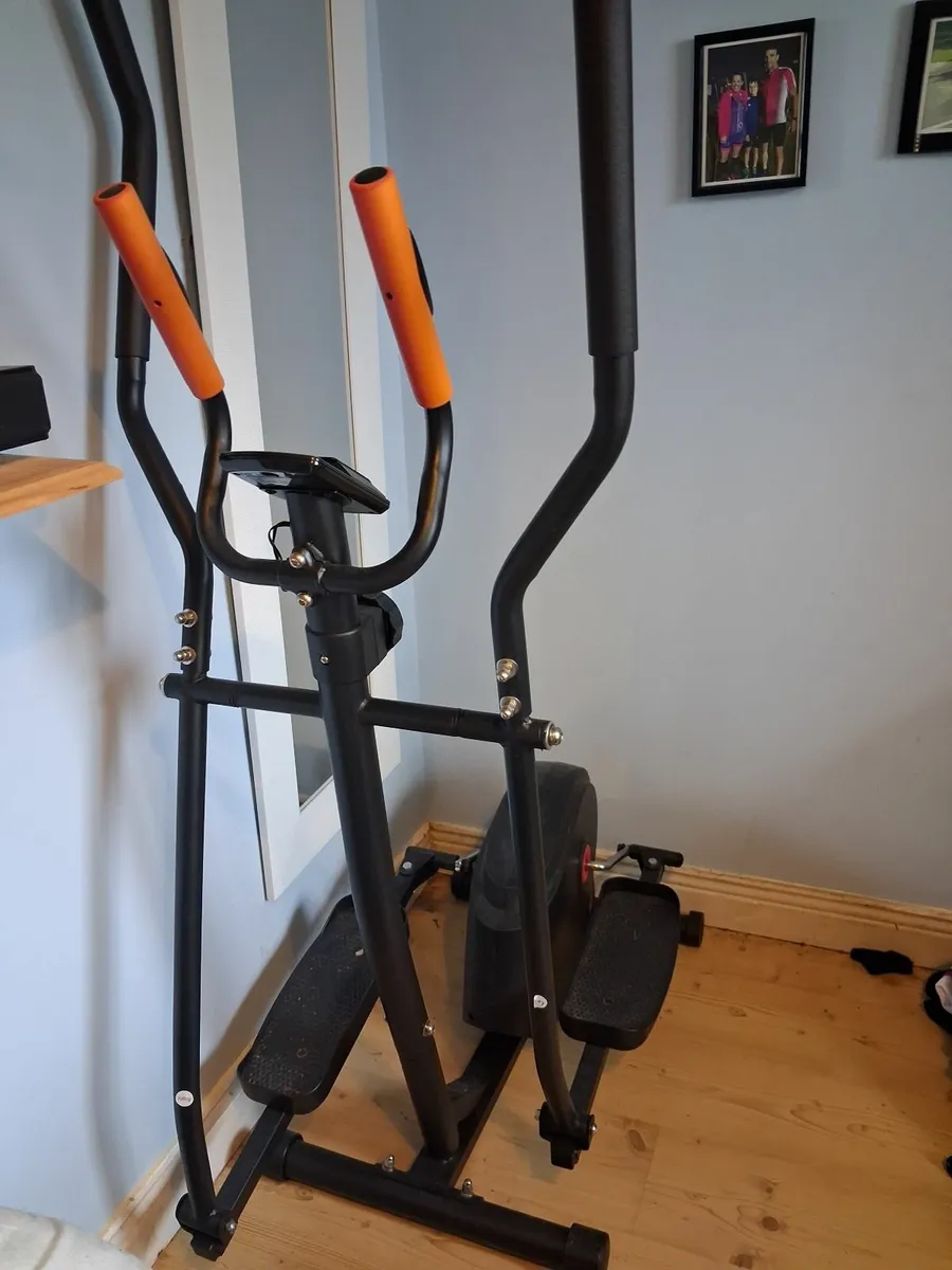 Cross trainer - Image 1