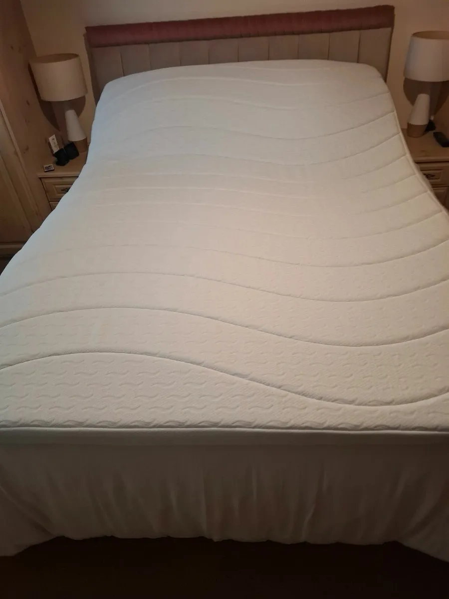Mattress Topper - Queen-Size Double 4' 6" - AS NEW - Image 1