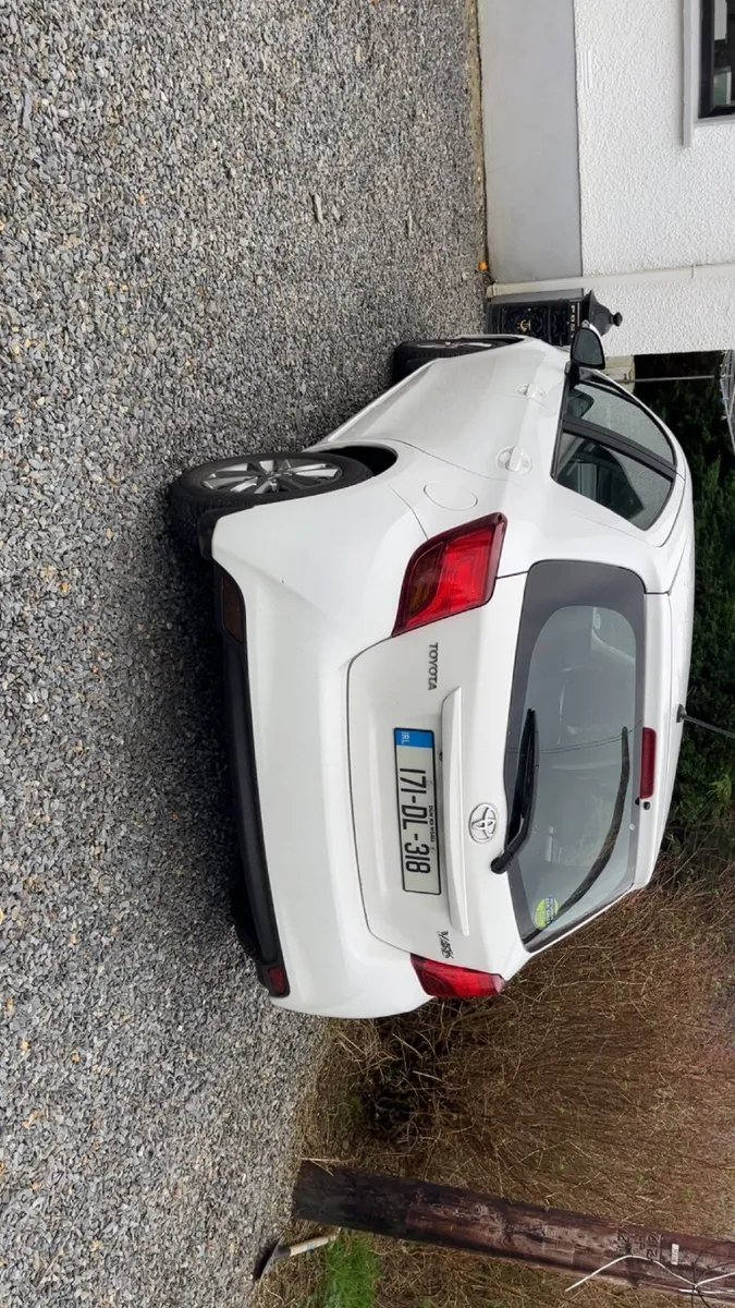 Toyota Yaris 2017 - Image 3