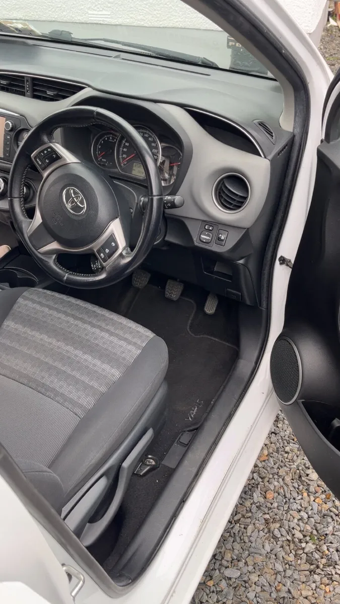 Toyota Yaris 2017 - Image 4