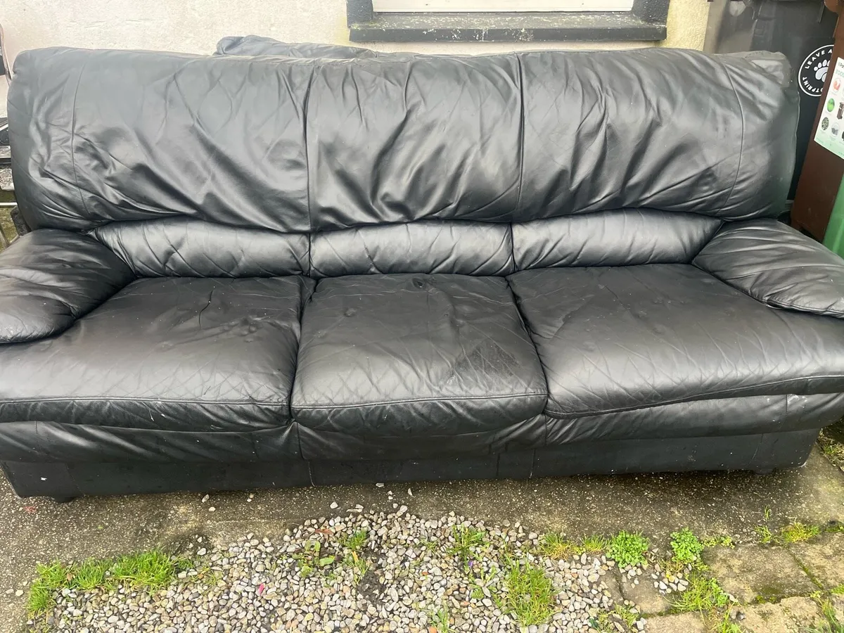 3 seater leather sofa with a 2 seater! - Image 2