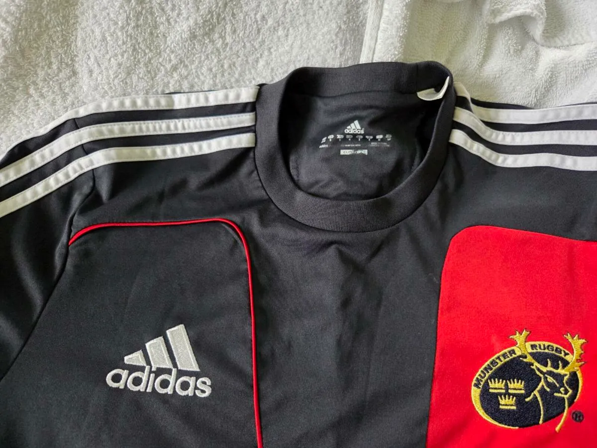 Munster Rugby Union Shirt 2010 to 2011 Small Adult - Image 2
