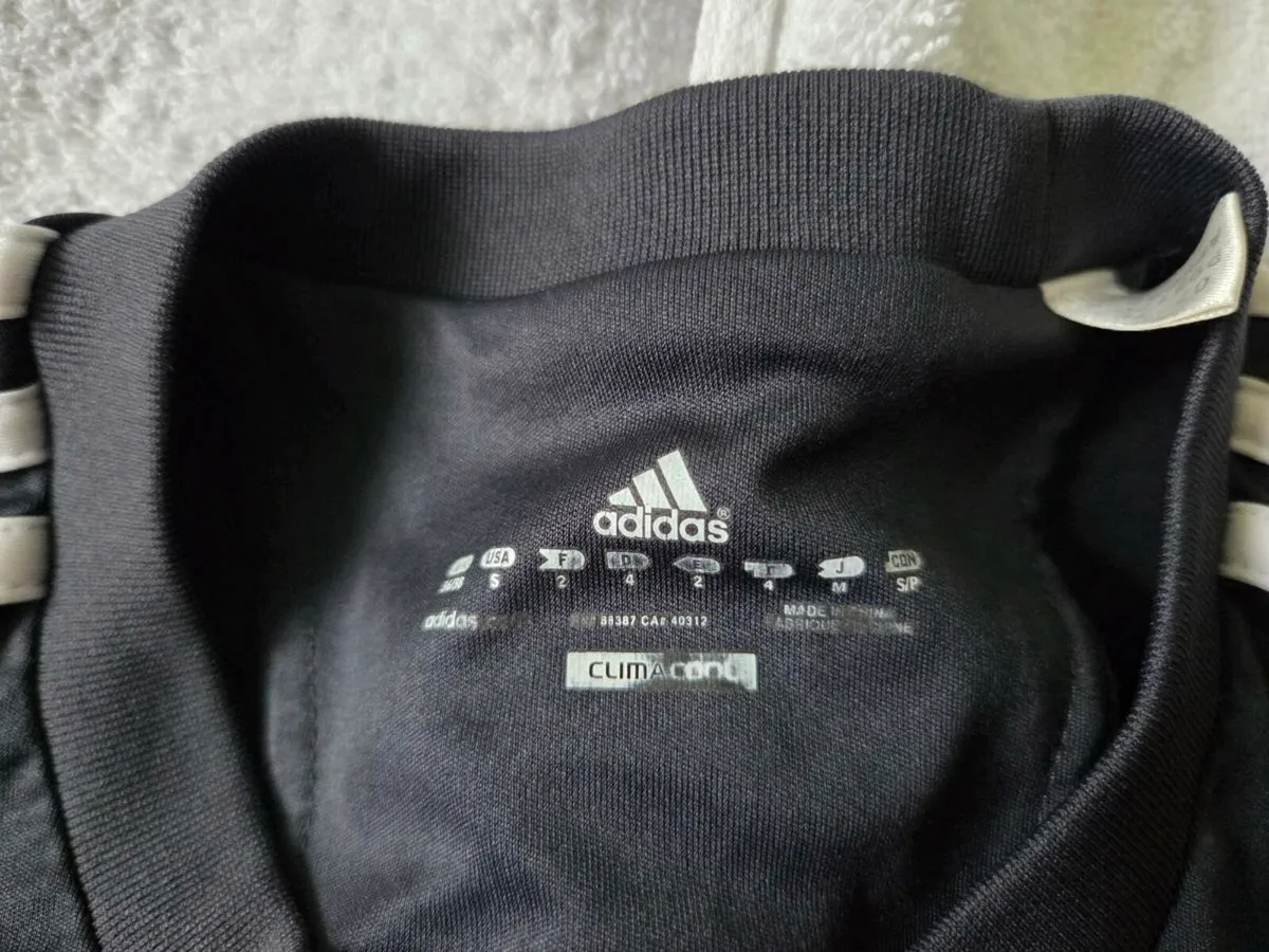 Munster Rugby Union Shirt 2010 to 2011 Small Adult - Image 4