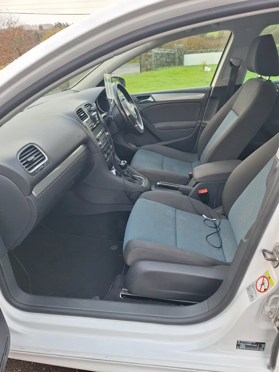 Volkswagen Golf 2011 - Image 2