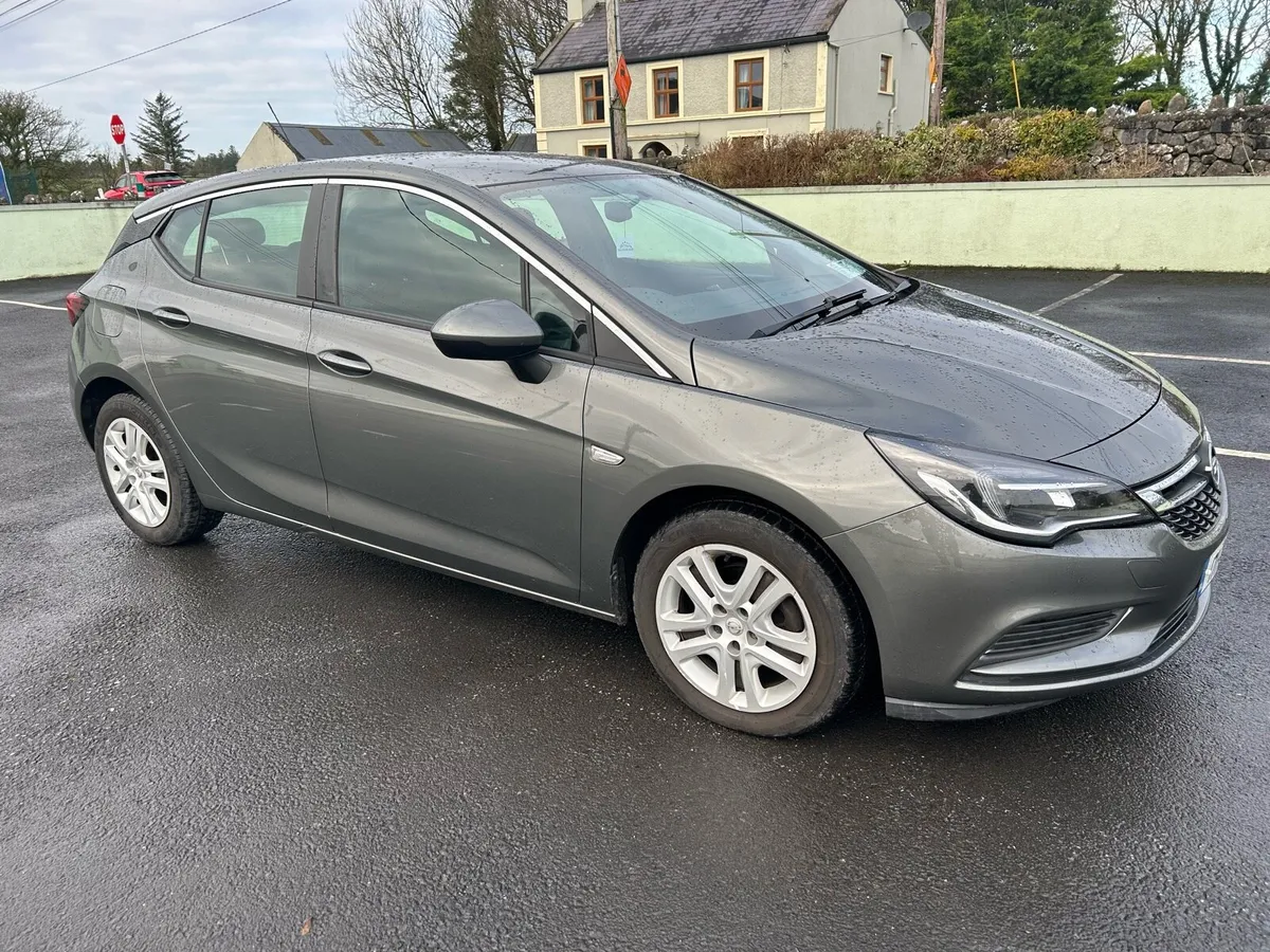 2017 Opel Astra Diesel - Image 1