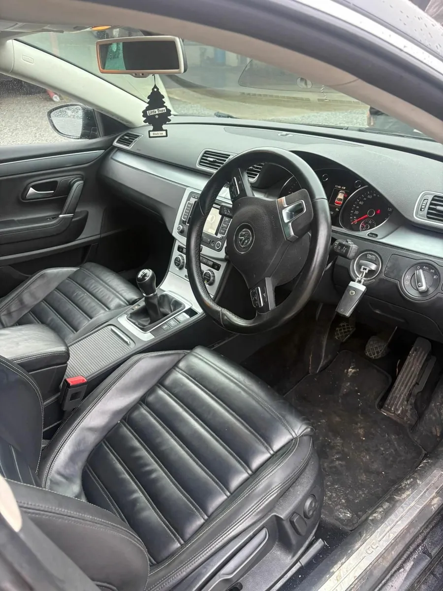 Volkswagen Passat 2015 - Image 2