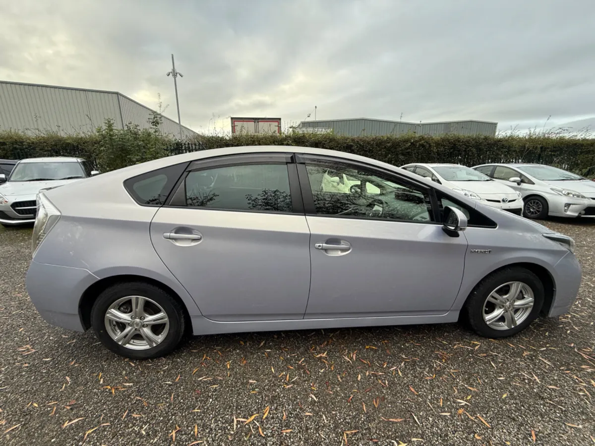 Toyota Prius low milege!!! - Image 3