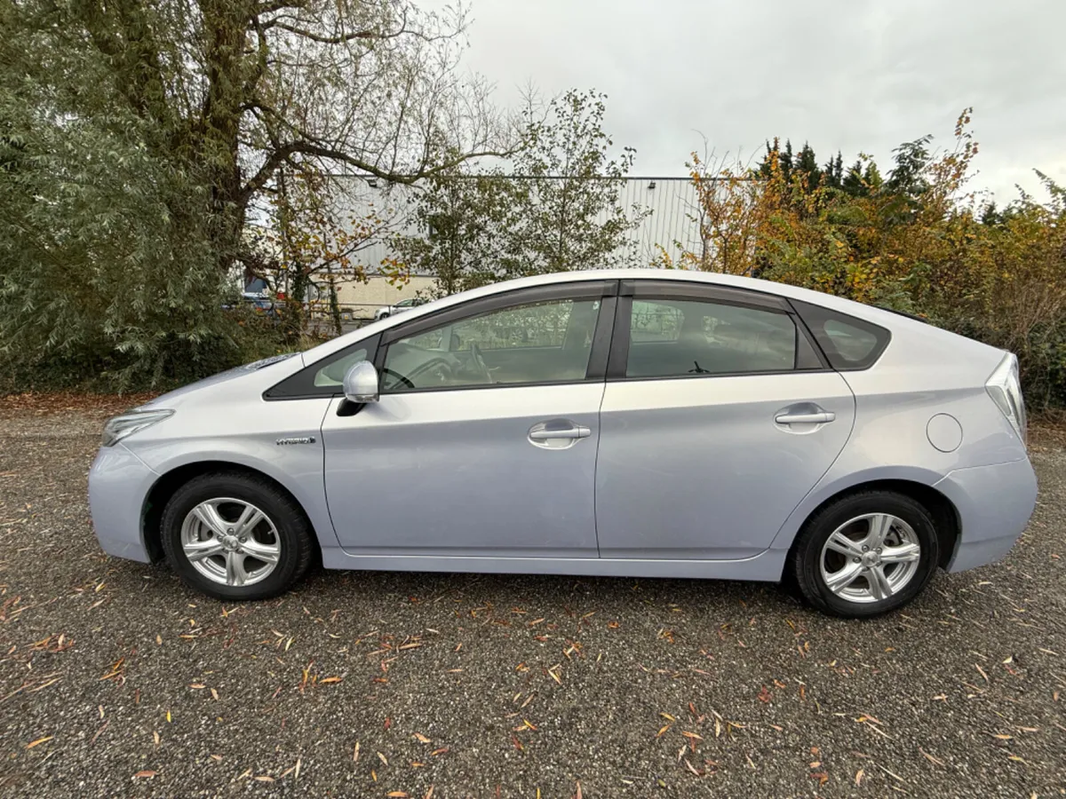 Toyota Prius low milege!!! - Image 4