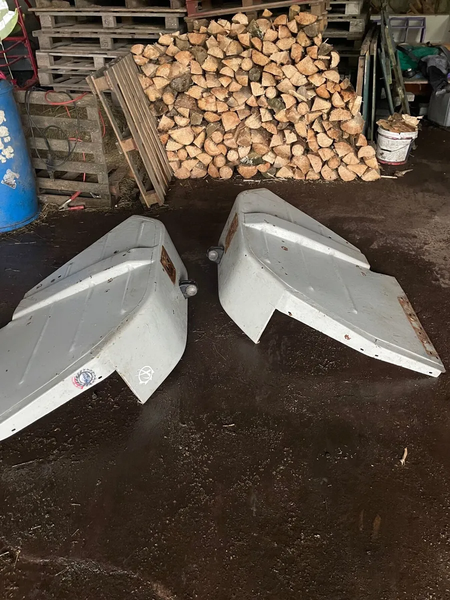 Original Ford 4000 mudguards - Image 4