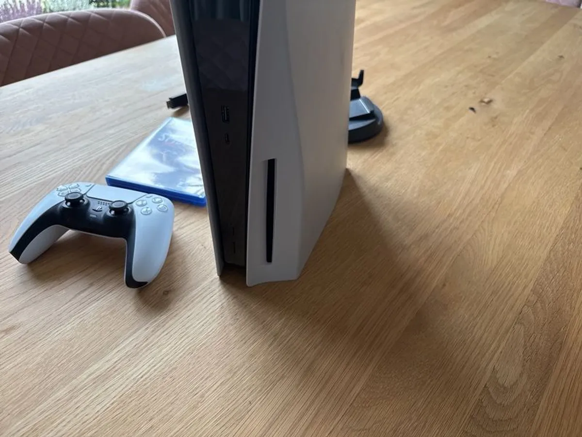 PS5 disc edition with controller, cables and game - Image 2
